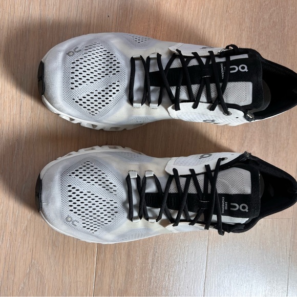 On Running Men's Athletic Shoes in White and Black - Picture 1 of 4